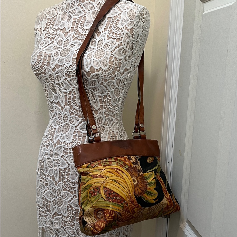 Salvatore Ferragamo Black Jungle Print Shoulder Bag - Picture 5 of 17